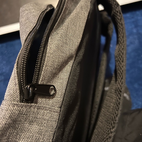 Herschel Drive back pack (Quantity 3) - Picture 5 of 5